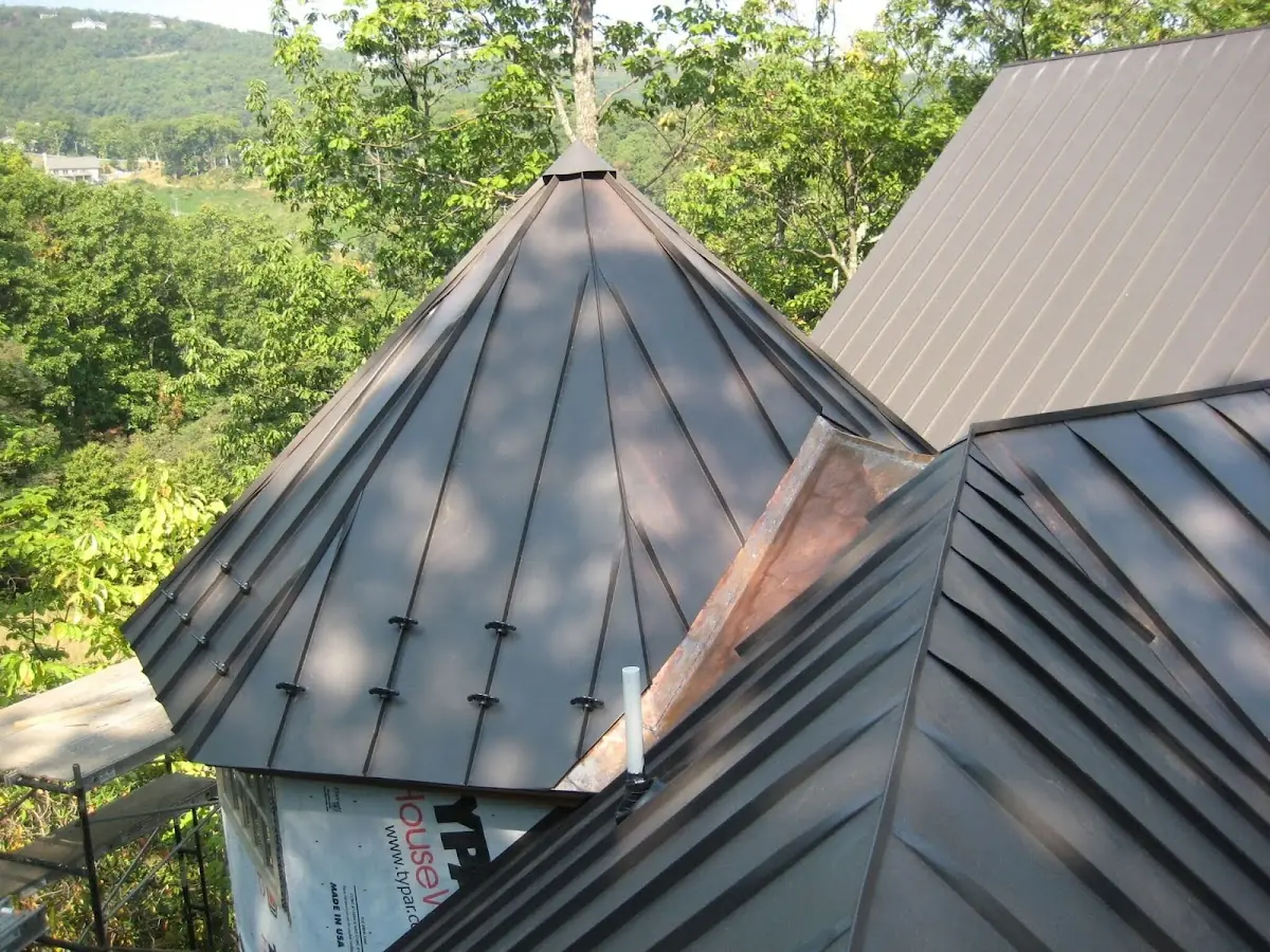 Professional Gutter Cleaning by Craftsman Roofing in Veneta